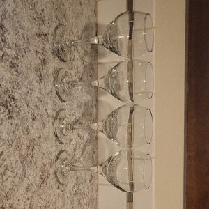 Elegant Clear Wine Glass Set